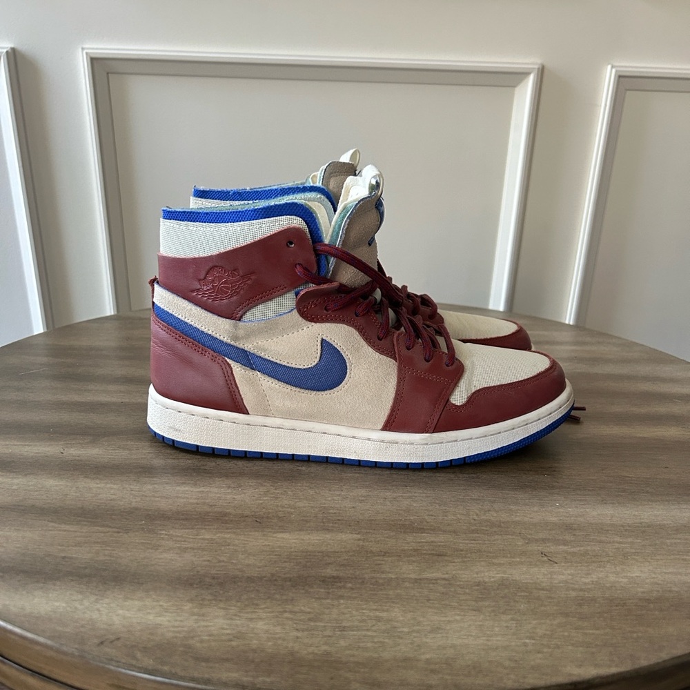 Women’s Air Jordan -1 ZOOM AIR CMFT
CT0979 104 SAIL REDSTONE HYPER ROYAL W10
